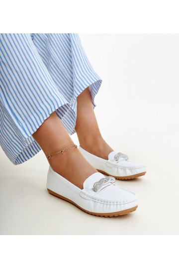 Witte mocassins versierd...