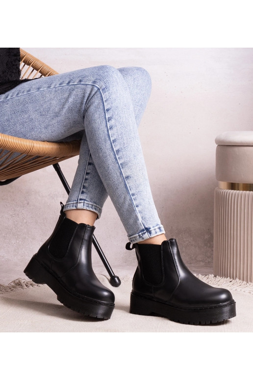 Zwarte laarzen op een platform Lessaya