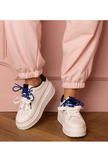 Witte sport sneakers op...