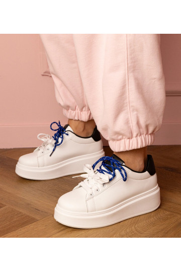 Witte sport sneakers op... 2