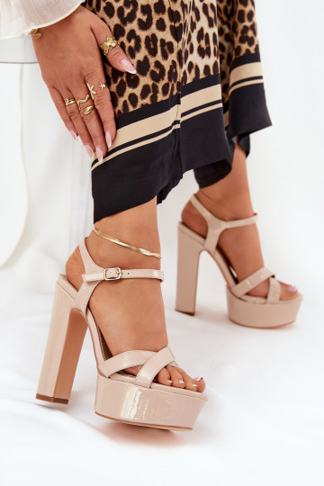 Dames sandalen Op de Hoge Post en platform met lakeffect beige Jovenes 2