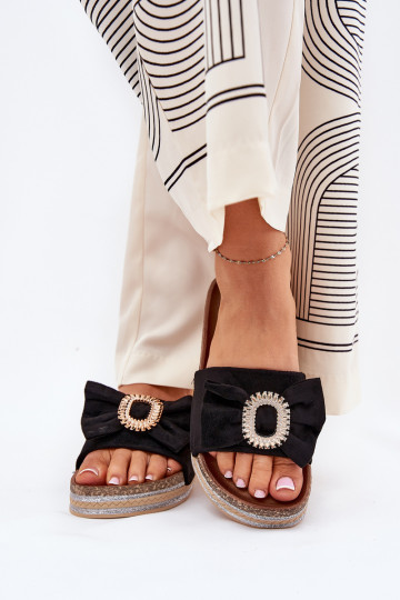Dames slippers met plateau, strikken en een decoratieve broche in zwarte kleur Lenela 2