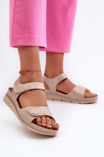 Zandkleurige dames sandalen met klittenband Risanni