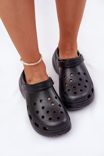 Lichte dames slippers met modieuze zware zolen Big Star RR274A118 zwart