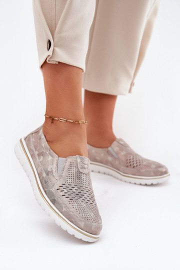 gemaakt van suède schoenen van een opvallend model in beige-gouden kleur Inez