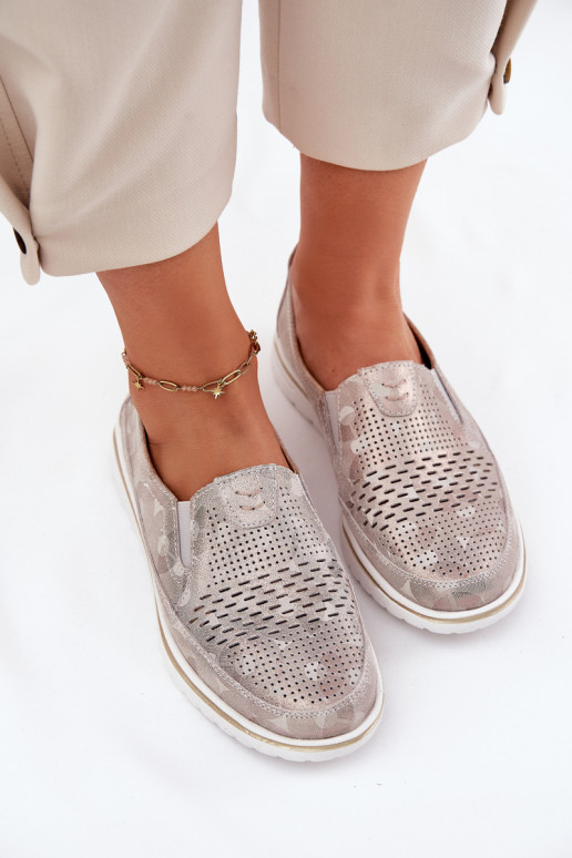 gemaakt van suède schoenen van een opvallend model in beige-gouden kleur Inez