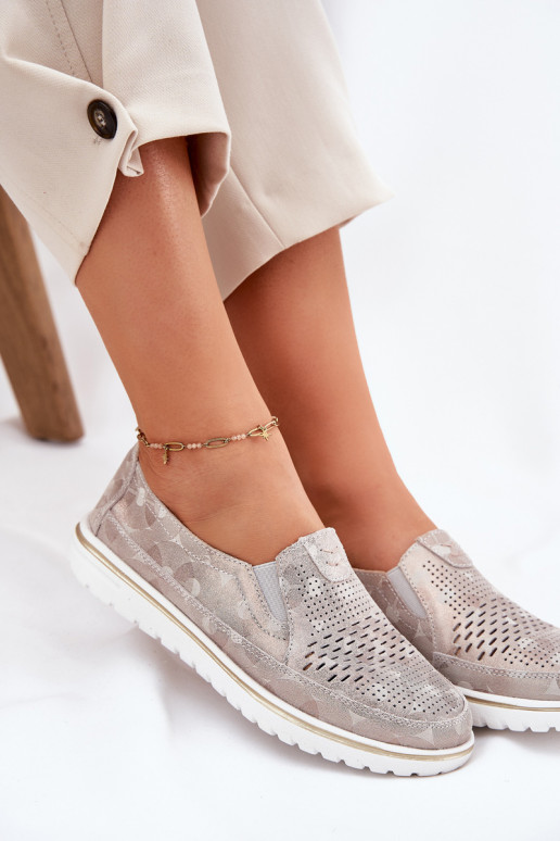 gemaakt van suède schoenen van een opvallend model in beige-gouden kleur Inez