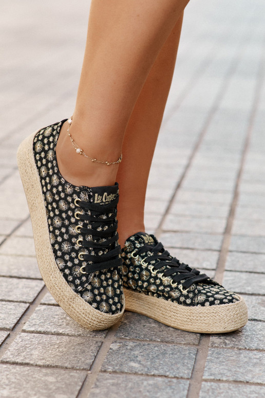 Gepatineerde casual schoenen met platform Lee Cooper LCIN-25-08-3647L in zwart