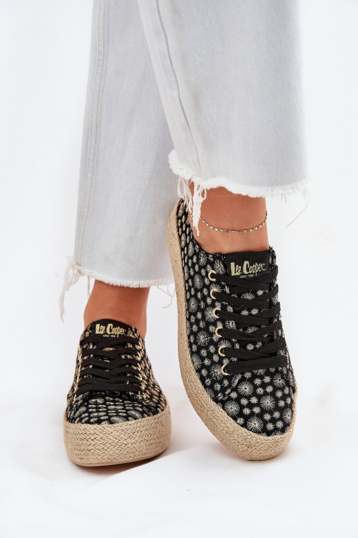 Gepatineerde casual schoenen met platform Lee Cooper LCIN-25-08-3647L in zwart