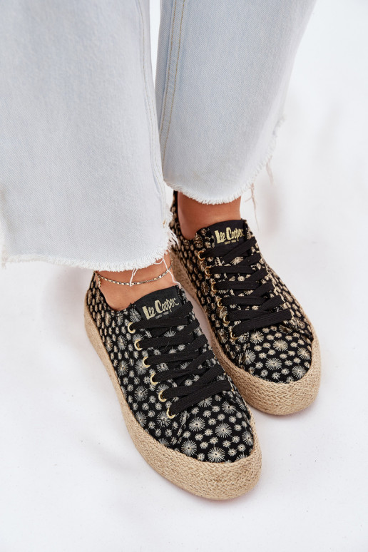 Gepatineerde casual schoenen met platform Lee Cooper LCIN-25-08-3647L in zwart