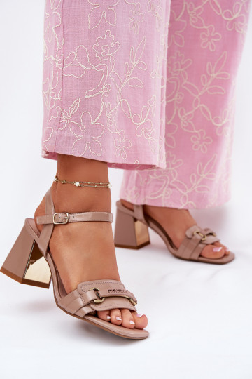 Leer Gelakte sandalen voor dames met hakken beige Mevonelle