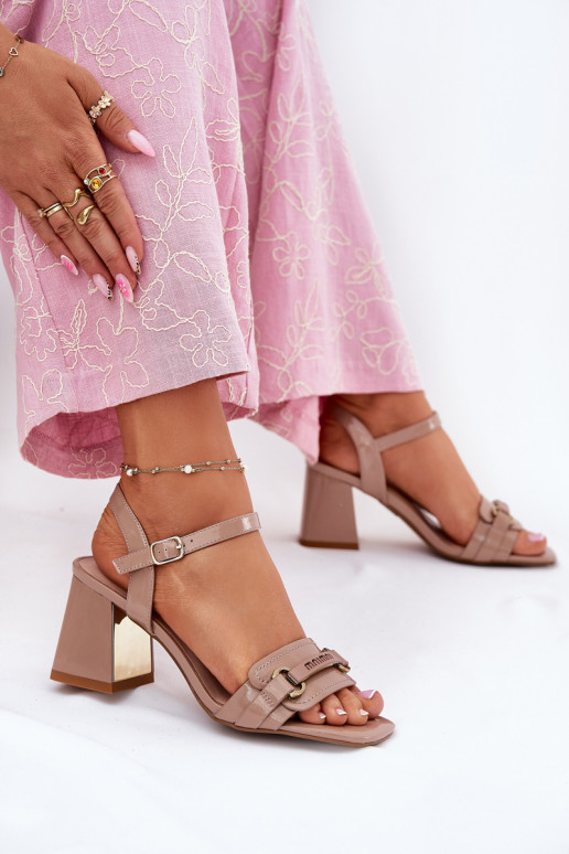 Leer Gelakte sandalen voor dames met hakken beige Mevonelle