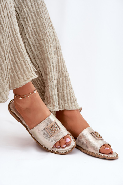 Platte slippers voor dames met ornamenten S.Barski KV51-089 gouden kleur Platte slippers voor dames met ornamenten S.Barski KV51-089 gouden kleur