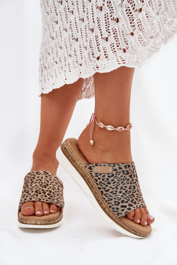 Norozi dames slippers op een platform met luipaardprint
