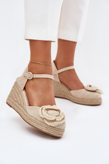 Zandkleurige dames platform sandalen met vlechtwerk en gehaakte bloem "Ismilea"