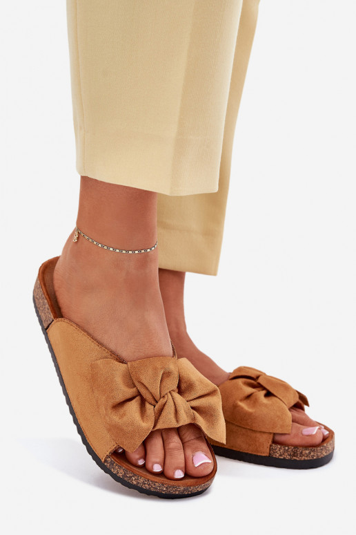 Damespantoffels Op een kurkzool Kokardką bruine kleur Seressa Damespantoffels Op een kurkzool Kokardką bruine kleur Seressa