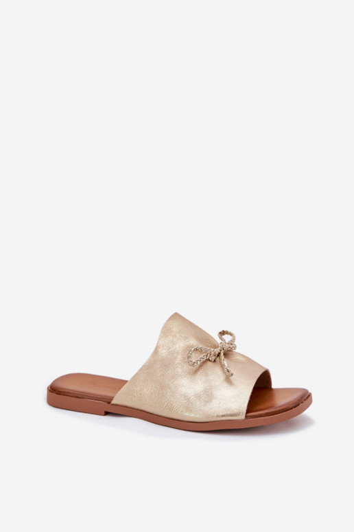 Damespantoffels met brede hakken Met sierlijk INiązaniem gouden kleur Norela Damespantoffels met brede hakken Met sierlijk INiązaniem gouden kleur Norela