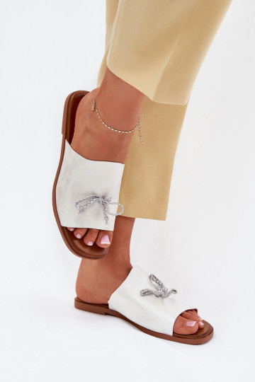 Damespantoffels met brede hakken Met sierlijk INiązaniem zilvere kleur Norela