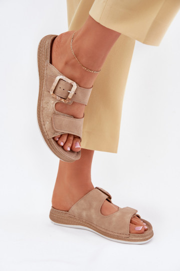 Dames slippers met gespen en klittenbandsluiting INBLU MK000013 in zandkleur