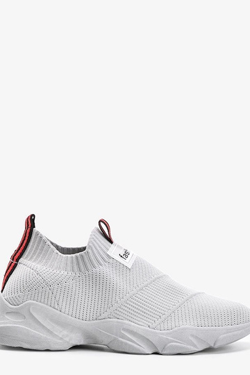 Grijze sportschoenen, „Justice"