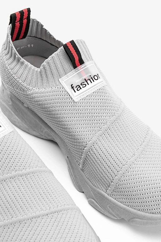 Grijze sportschoenen, „Justice"