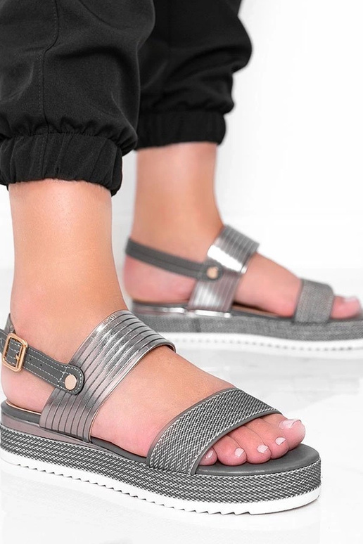 Grijze sandalen op dikke zool,...