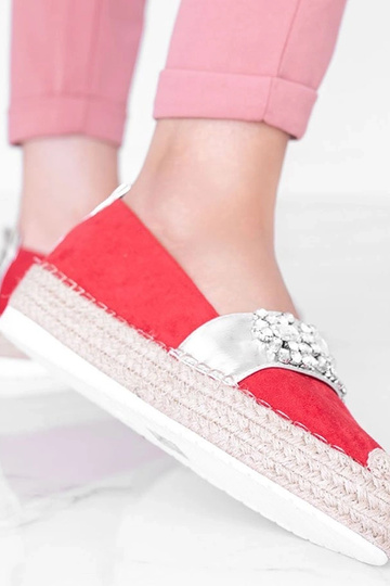 Rode espadrilles versierd... 2