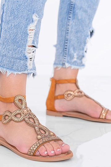 Lichte bruine sandalen versierd met zirconia kristallen, „Cersi"