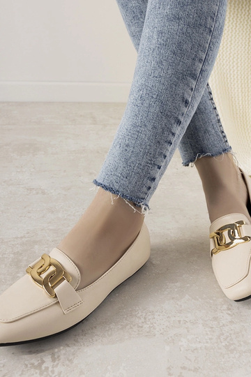 Beige loafers med gulddekoration Hashtag
