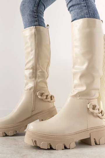 Sandkleurige laarsjes met ketting, „Coniak"
