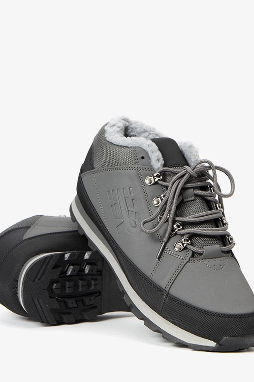 Grå isolerede sportssko til mænd Grifar