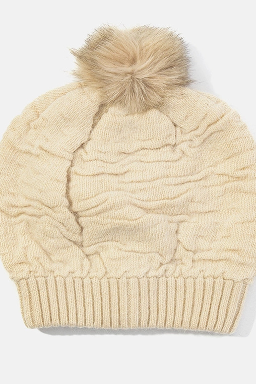 Beige damehat med pompon Isis Beige damehat med pompon Isis