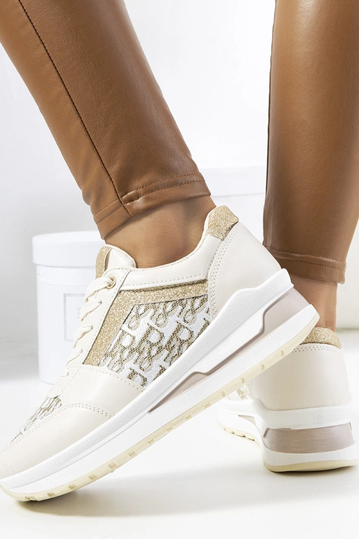 Beige sportssko sneakers med en tyk... Beige sportssko sneakers med en tyk...