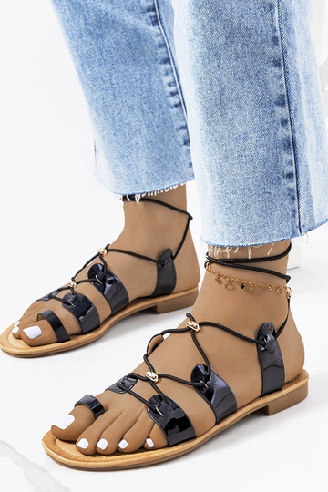 Albertis-sandaler i sort lak