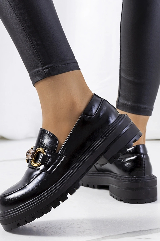 Zwarte mocassins, „Kemze"