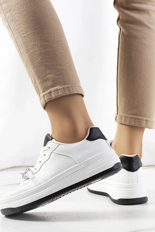 Hvide sneakers med Maring-kæde Hvide sneakers med Maring-kæde