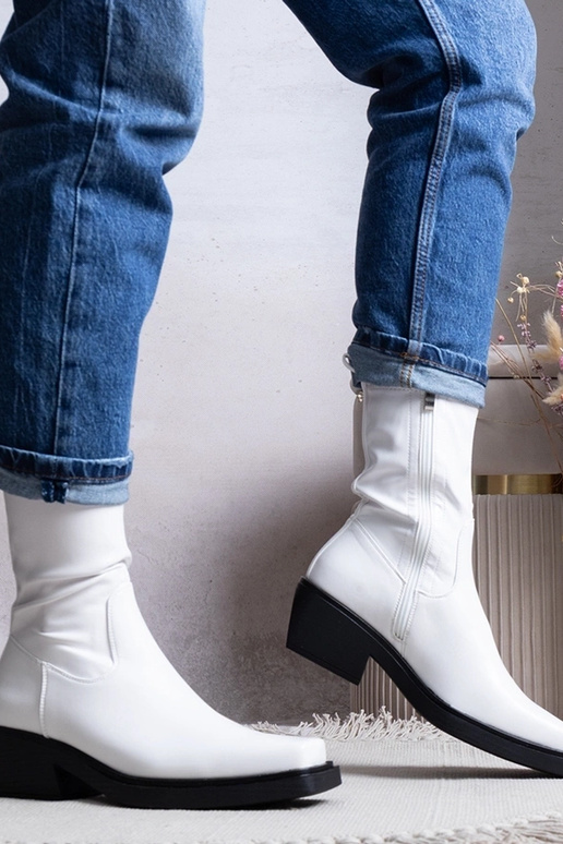 Witte enkellaarsjes met hak, „Marisa"