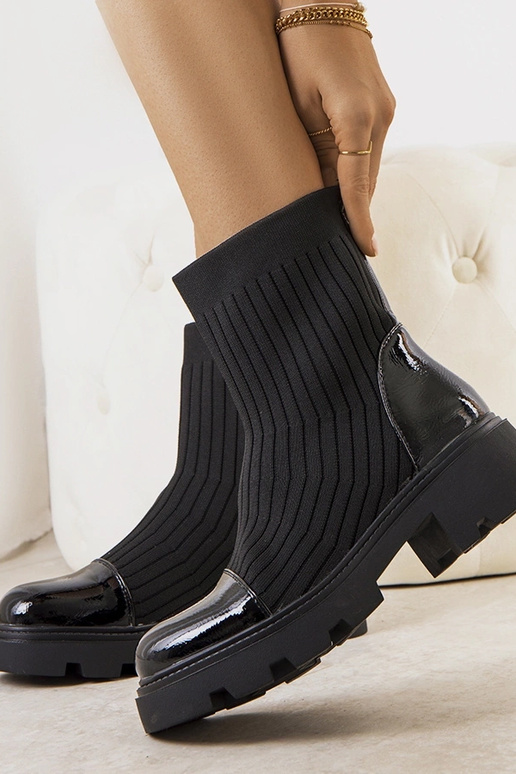 Sorte ankelstøvler med elastisk skaft... Sorte ankelstøvler med elastisk skaft...