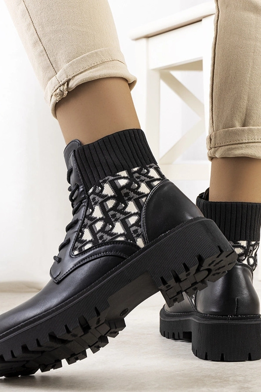 Sorte ankelstøvler med elastisk skaft... Sorte ankelstøvler med elastisk skaft...