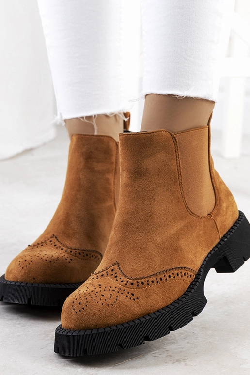 Bruine laarzen op een stevige zool,...