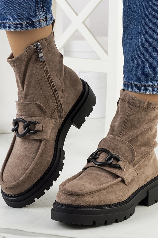 Bruine laarzen, „Fannia"