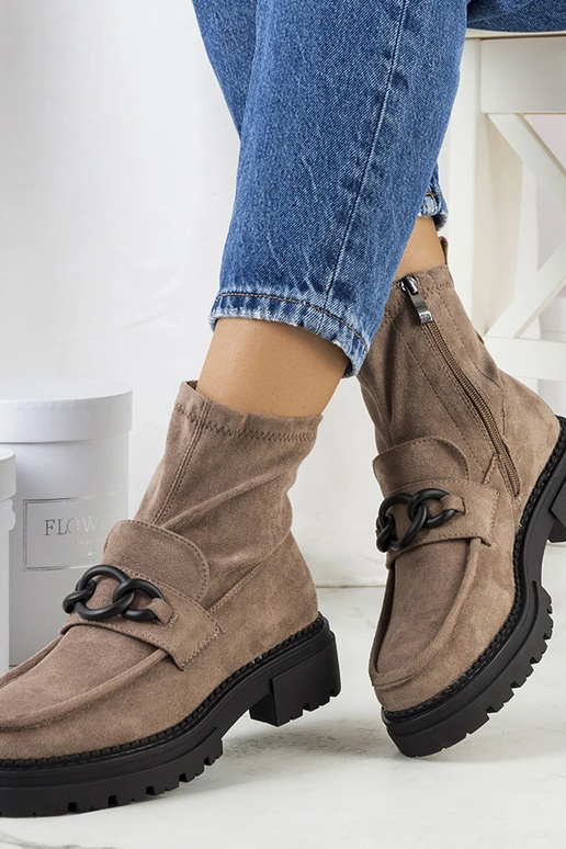 Bruine laarzen, „Fannia"