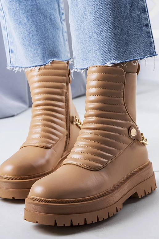 Beige isolerede ankelstøvler med kæde... Beige isolerede ankelstøvler med kæde...