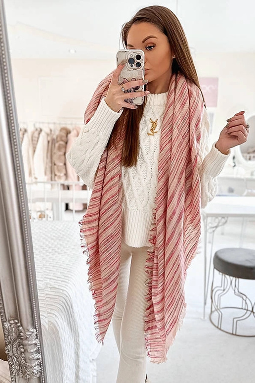 Nyomis lyserøde tørklæde