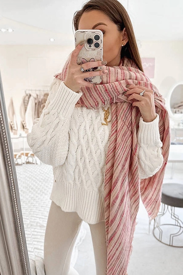 Nyomis lyserøde tørklæde 2