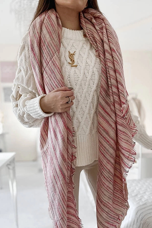 Nyomis lyserøde tørklæde