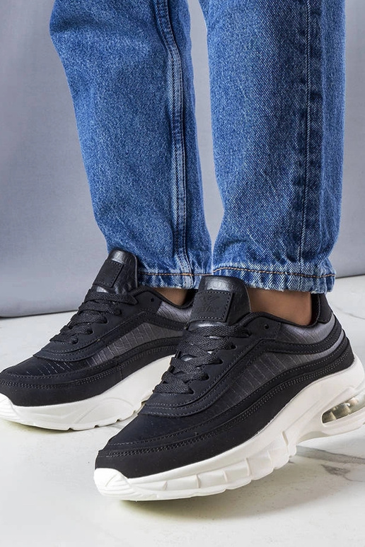 Courtnes sorte sneakers