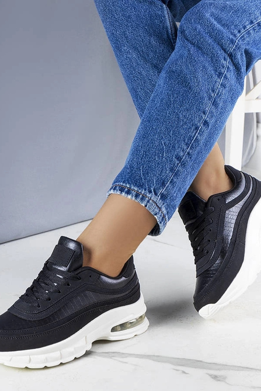 Courtnes sorte sneakers