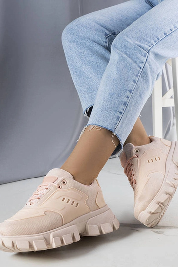 Pink sneakers med en massiv Inez-sål