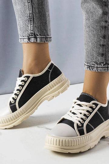 Sorte Nichole Platform Sneakers
